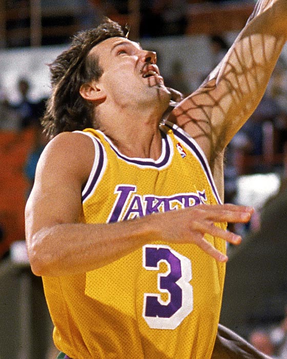 lakers player number 3