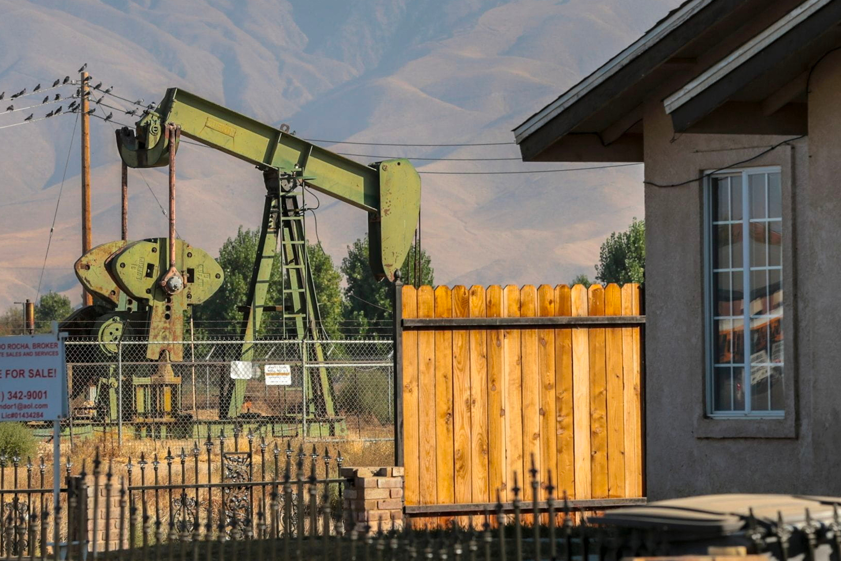 Oil wells in California neighborhoods: Search our map - Los ...