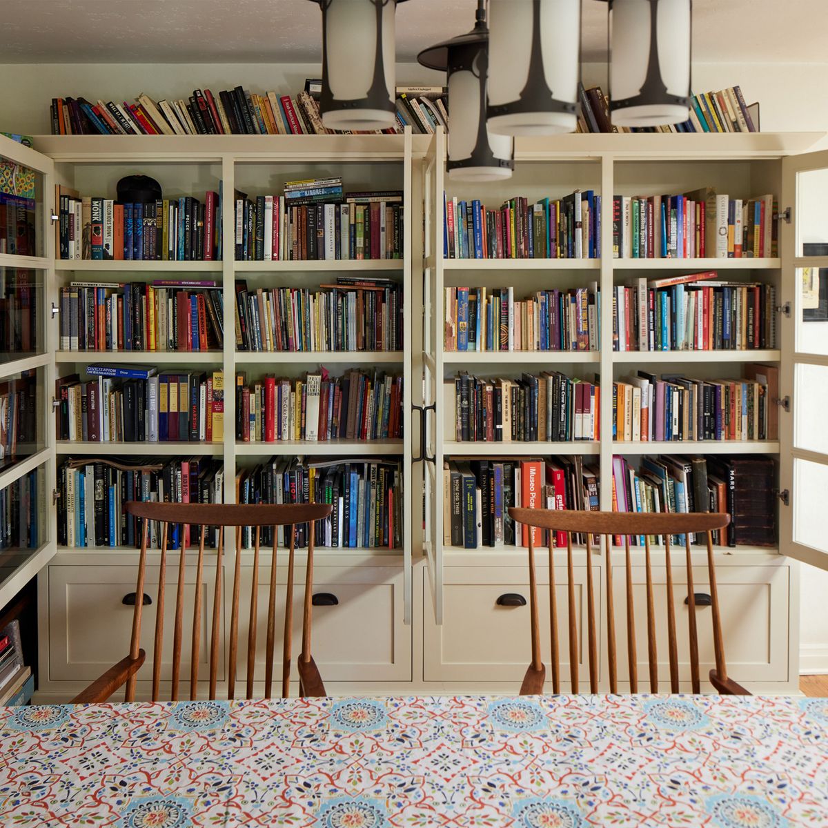 The spines on the wall do talk