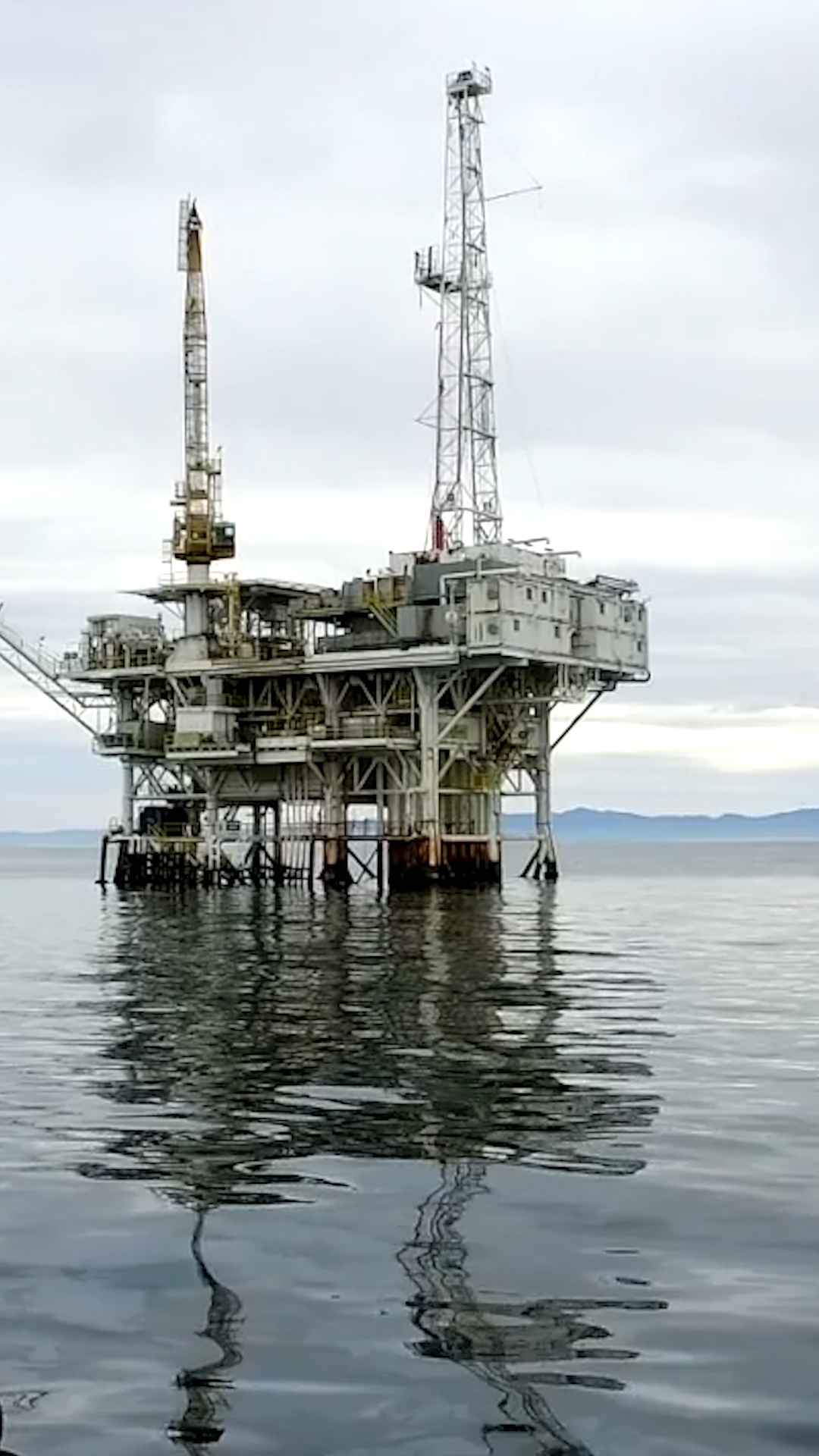 Shelf Drilling stacks two jackup drilling rigs - Offshore