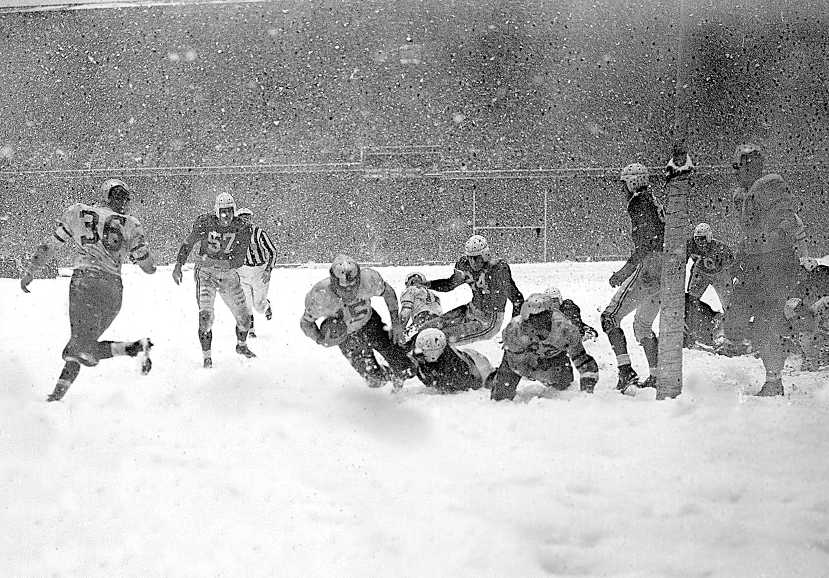 Philadelphia Eagles running back Steve Van Buren scores a touchdown against the Chicago Cardinals in 1948.