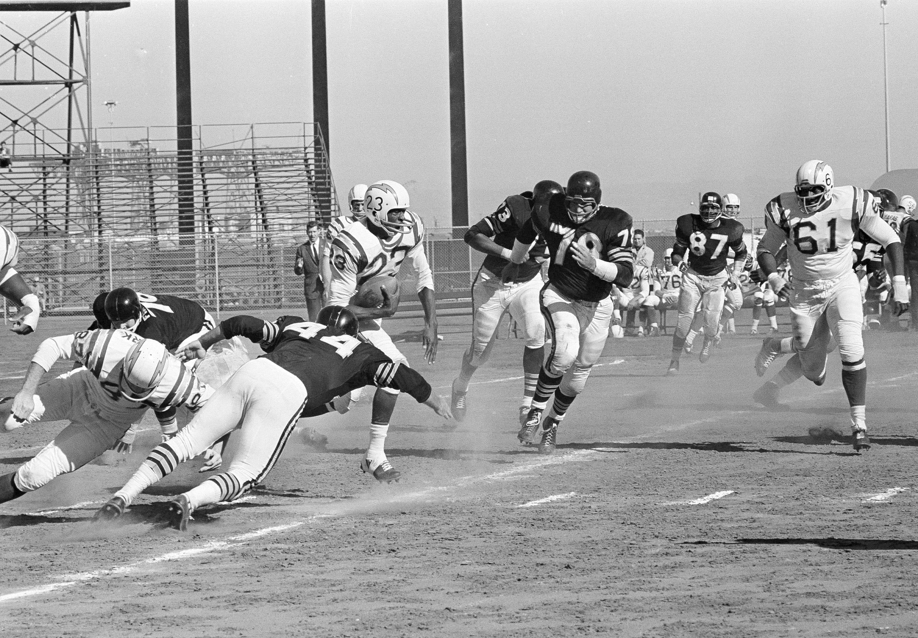 San Diego Chargers halfback Paul Lowe carries the ball during a win over the Oakland Raiders in October 1961.