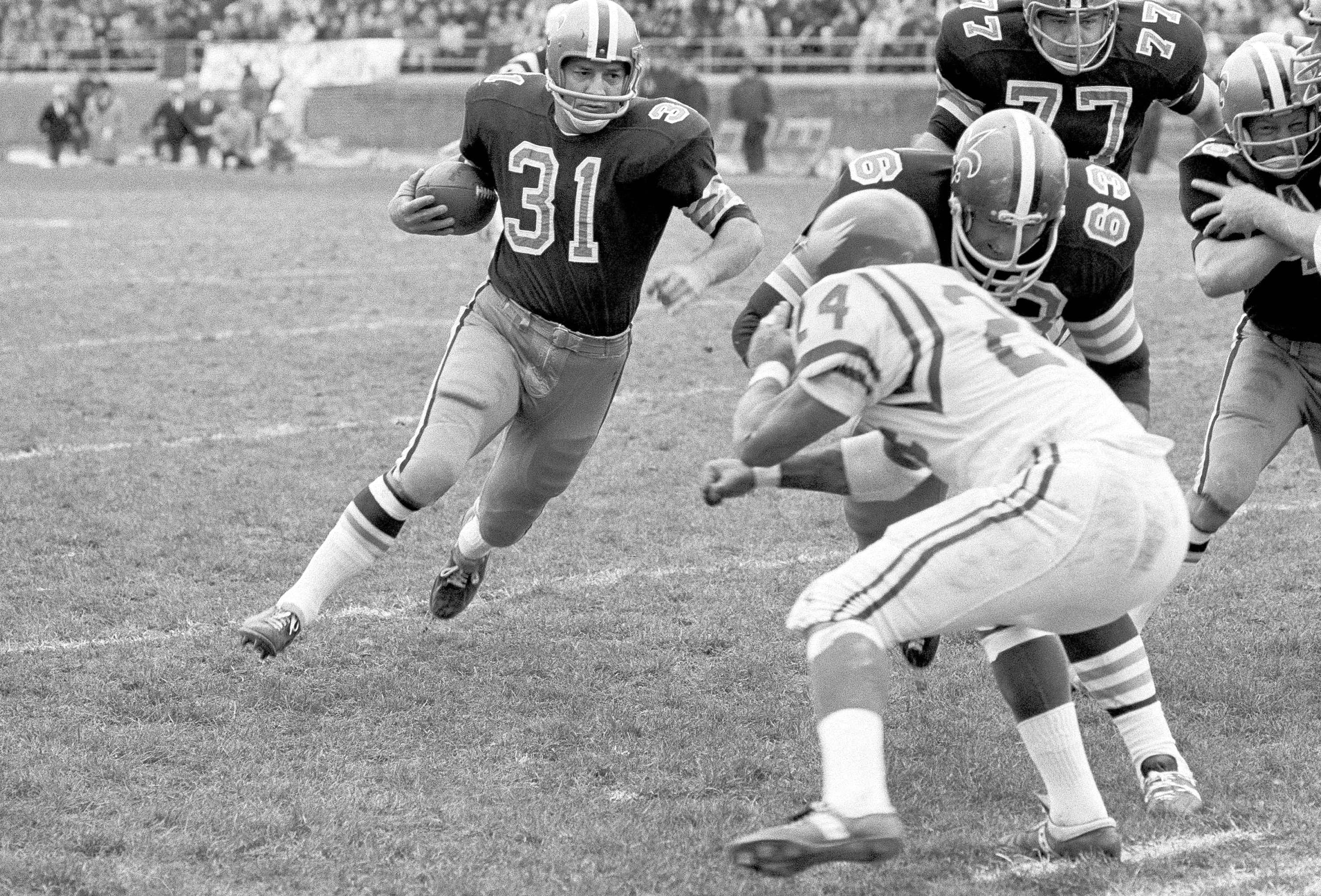 New Orleans Saints running back Jim Taylor carries the ball against the Philadelphia Eagles in November 1967.