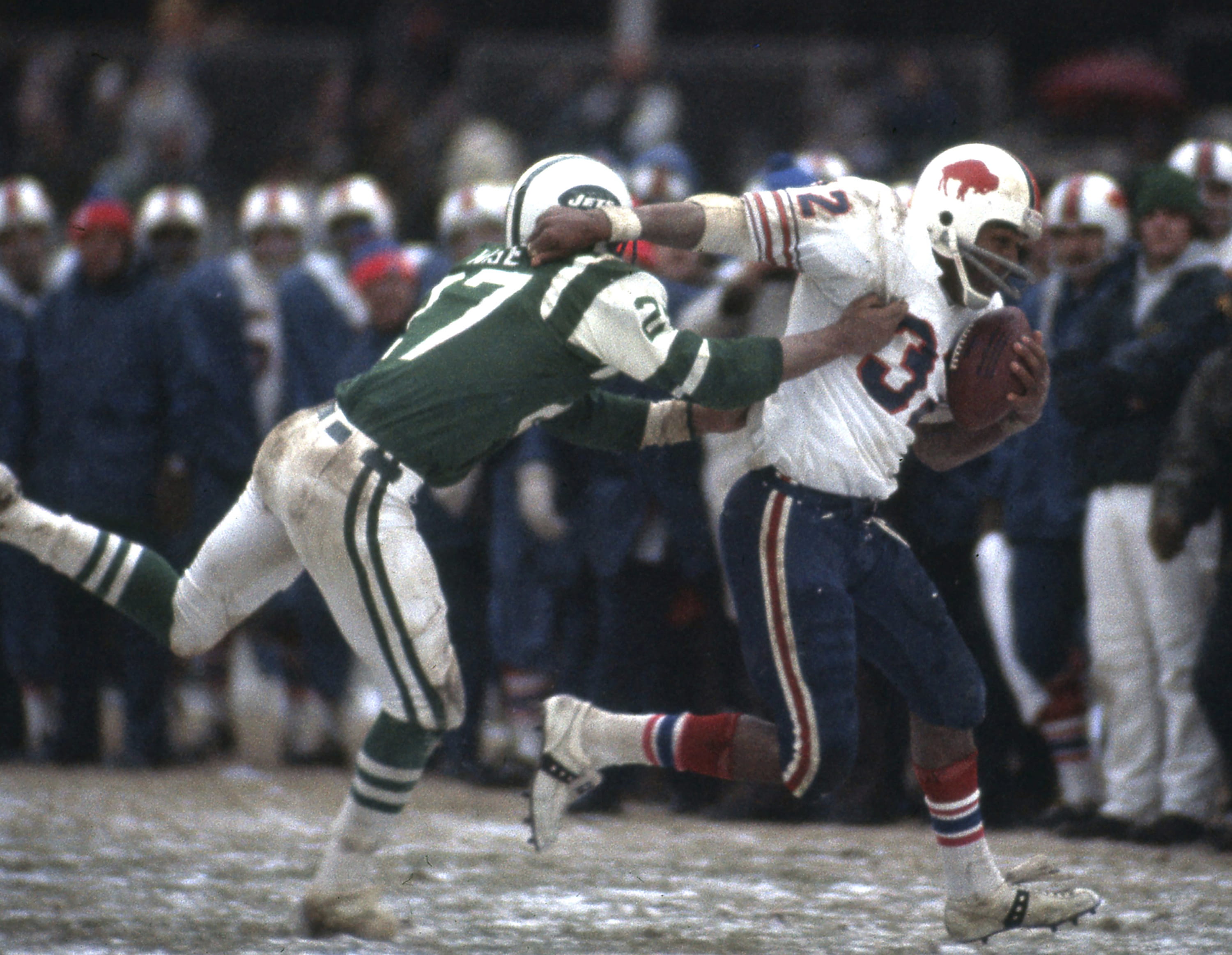 Buffalo Bills running back O.J. Simpson carries the ball against the New York Jets in December 1973.