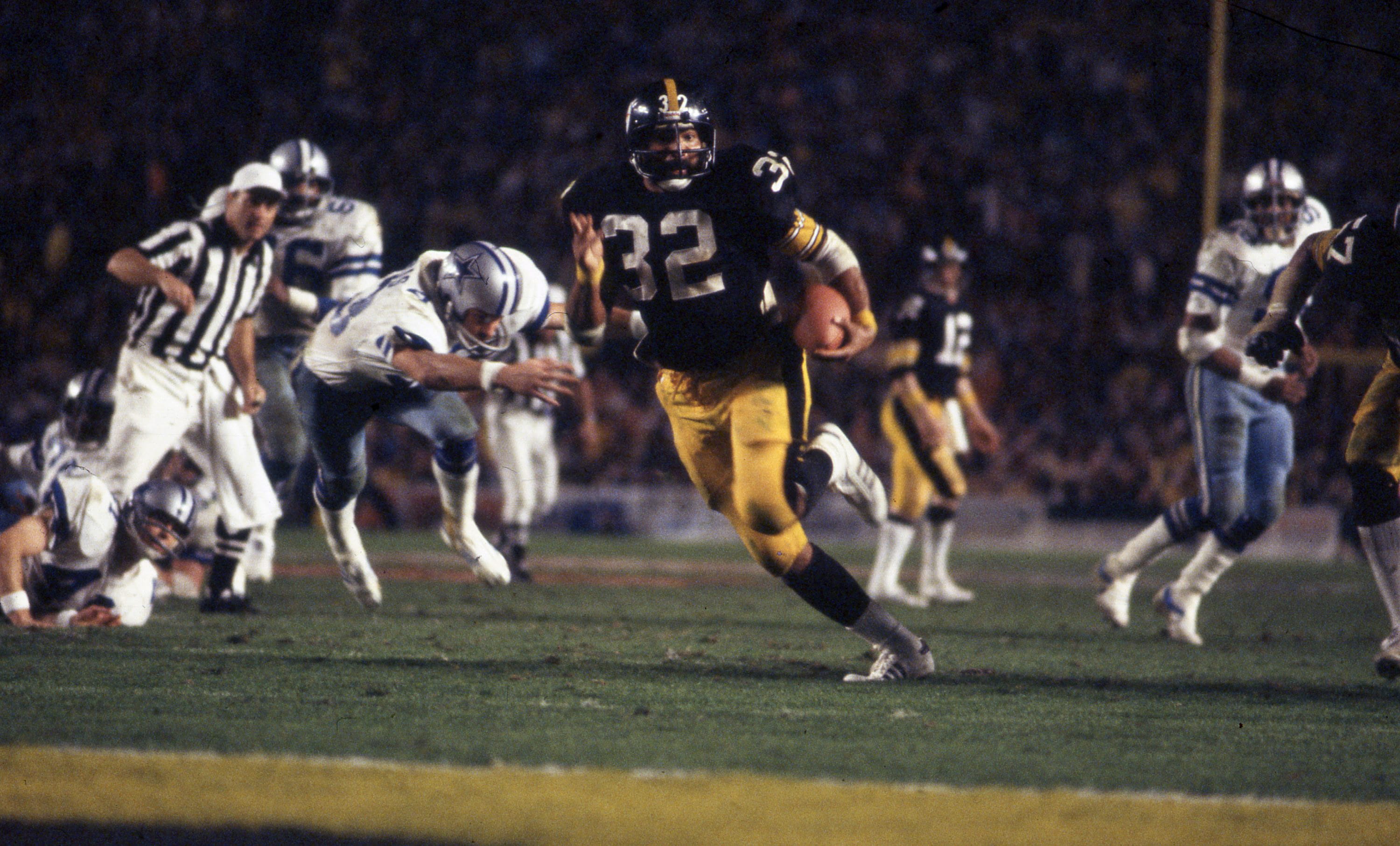 Pittsburgh Steelers running back Franco Harris scores a touchdown against the Dallas Cowboys in Super Bowl XIII.