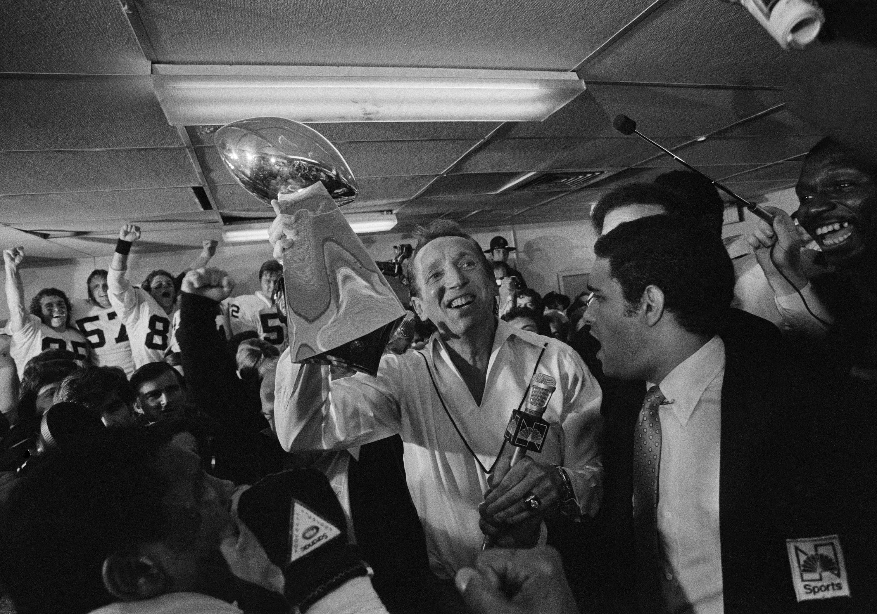 Oakland Raiders owner Al Davis holds up the Vince Lombardi Trophy after the team's victory over the Philadelphia Eagles in Super Bowl XV.