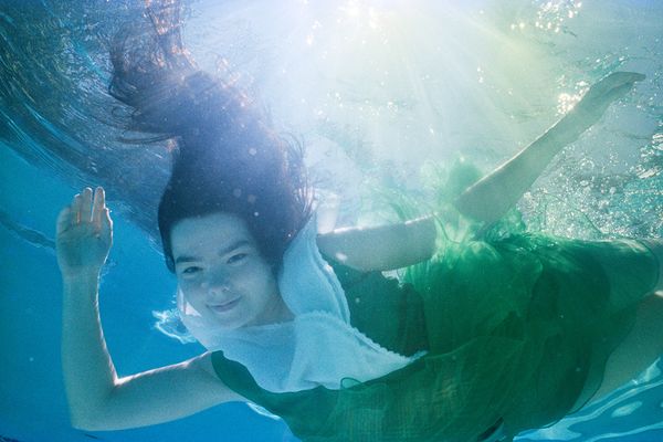 These photos of Björk at Chateau Marmont are giving otherworldly glee